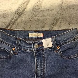 Levi’s Perfectly Slimming 512 Jeans. 6M